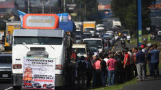Guatemaltecos protestan en caravana ante los intentos por revertir el resultado electoral