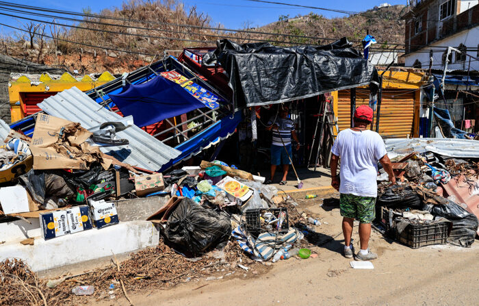 Fotografía de una zona afectada tras el paso del huracán Otis, el 3 de noviembre de 2023, en Acapulco, en el estado de Guerrero, México. (EFE/David Guzmán)