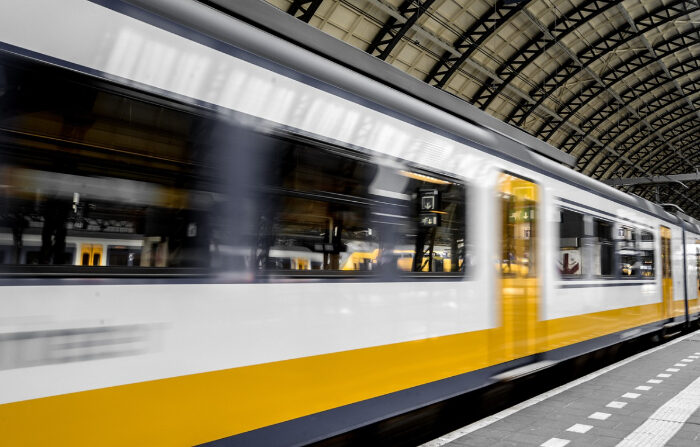 Imagen ilustrativa de un tren suburbano. (Pixabay/ Skitterphoto)