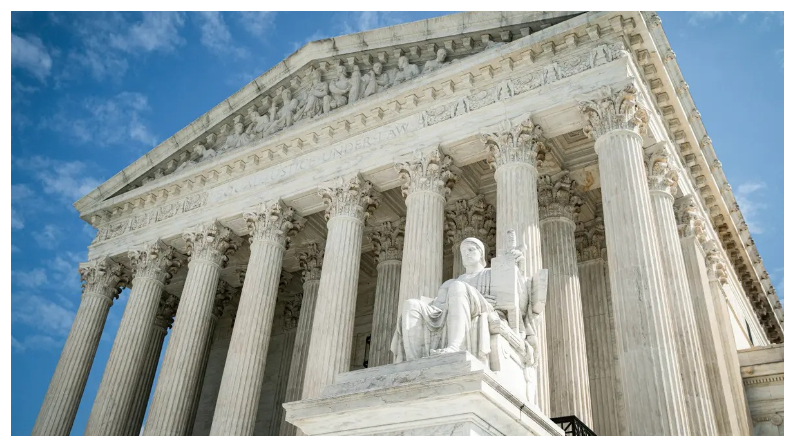 "El Guardián" o "Autoridad de la Ley" estatua de James Earle Frasier frente a la Corte Suprema de EE.UU. en Washington el 28 de septiembre de 2020. (Al Drago/Getty Images)