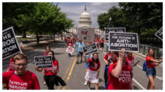 Prohibición del aborto provoca el nacimiento de 32,000 bebés más al año, según estudio