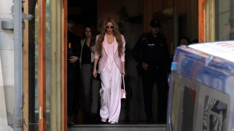 La cantante Shakira a su salida de la Audiencia de Barcelona el pasado lunes 20 de noviembre de 2023. EFE/Enric Fontcuberta
