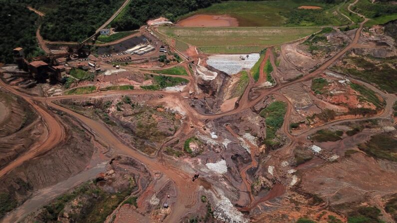 Vista aérea de la multinacional minera brasileña Vale en la mina Corrego do Feijao en Brumadinho, región metropolitana de Belo Horizonte, estado de Minas Gerais, Brasil, el 17 de diciembre de 2019. (Douglas Magno/AFP vía Getty Images)