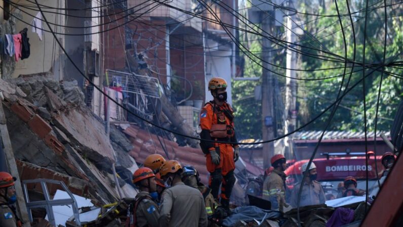 Bomberos y equipos de rescate brasileños en una fotografía de archivo. (Mauro Pimentel/AFP vía Getty Images)