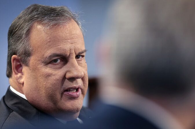 El candidato presidencial republicano y exgobernador de Nueva Jersey, Chris Christie, habla en el Instituto Hudson el 15 de noviembre de 2023 en Washington, DC. (Win McNamee/Getty Images)