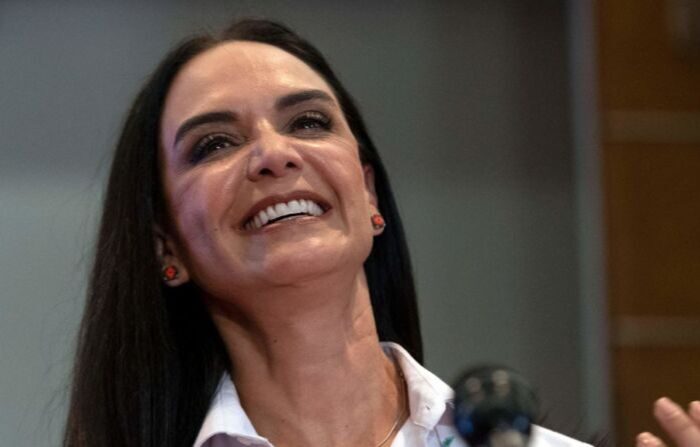 La exMiss Universo, Lupita Jones, sonríe durante una conferencia de prensa en Tijuana, estado de Baja California, México, el 27 de mayo de 2021. (GUILLERMO ARIAS/AE/AFP vía Getty Images)