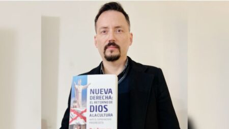 La nueva derecha es un movimiento que busca colocar a Dios en el centro de la política, asegura escritor