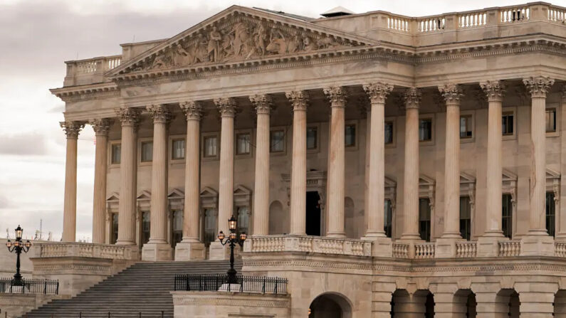 El lado de la Cámara de Representantes del edificio del Capitolio de EE.UU., el 16 de octubre de 2023. (Madalina Vasiliu/The Epoch Times)
