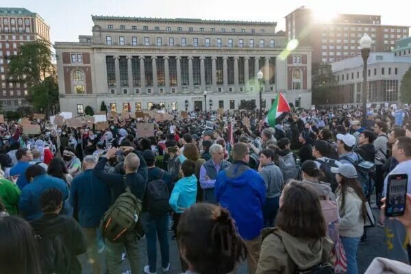 Estudiantes de Columbia participan en una manifestación de apoyo a Palestina en la universidad, en Nueva York, el 12 de octubre del 2023. (Spencer Platt/Getty Images)