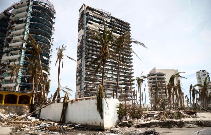 Una vista de los daños causados por el paso del huracán Otis en Acapulco, estado de Guerrero, México, el 28 de octubre de 2023. (RODRIGO OROPEZA/AFP via Getty Images)