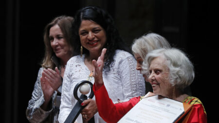 Elena Poniatowska celebra el premio Carlos Fuentes: “Me dan un boleto para subir al cielo”