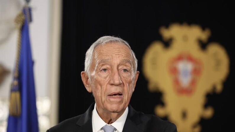 El presidente portugués, Marcelo Rebelo de Sousa, anuncia el adelanto de las elecciones generales. EFE/EPA/Carlos M. Almeida