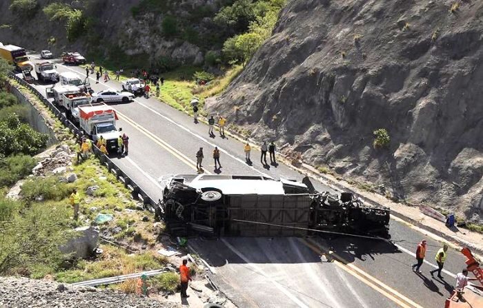 Una foto de archivo de un autobús de pasajeros tras un accidente en Chiapas, México. (EFE/Jesús Méndez)