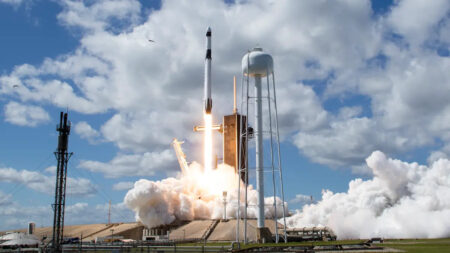 Novena misión tripulada de la NASA y SpaceX a la EEI despegará el 18 de agosto
