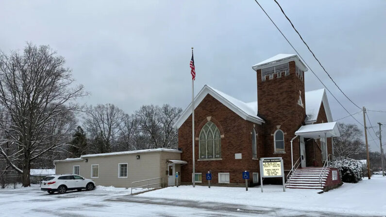 El Ayuntamiento de Holton, antigua iglesia metodista unida, en Holton Township, Mich. el 27 de noviembre de 2023. (Cortesía del municipio de Holton)