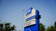 CDC: Más personas deberían recibir nuevas vacunas contra el COVID-19