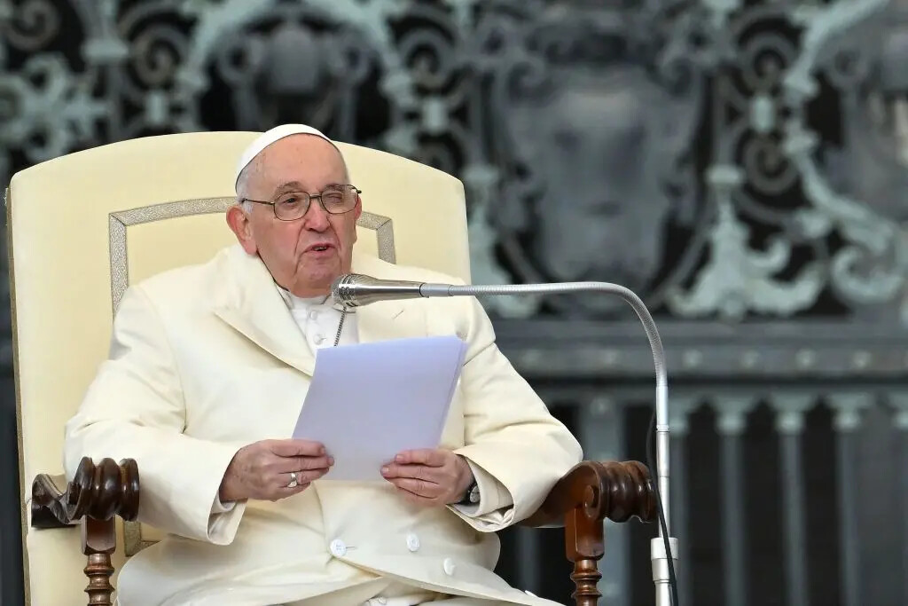 "Está destrozando la Iglesia": Enojo por castigo del Papa a un cardenal que rechaza las doctrinas Woke