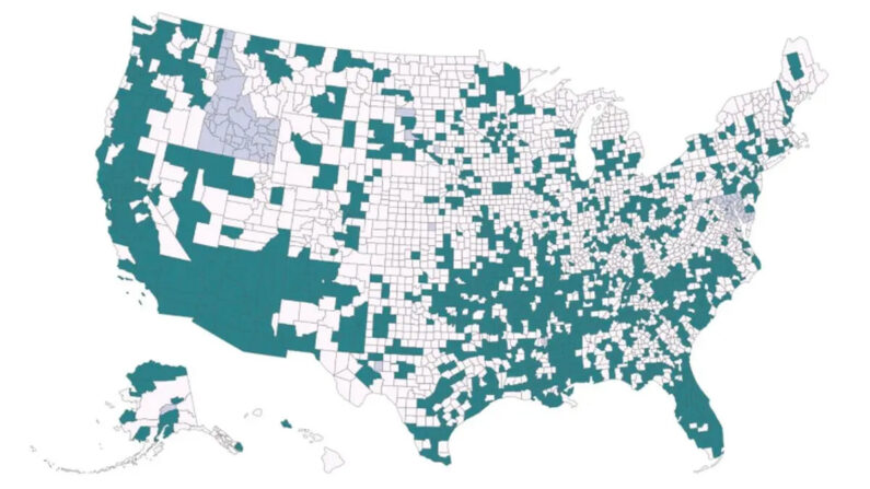 Esta imagen proporcionada por los Centros para el Control y la Prevención de Enfermedades de EE.UU. el 7 de noviembre de 2023 muestra los condados, sombreados en verde, donde los funcionarios dicen que deberían aumentarse las pruebas de sífilis. (CDC de EE.UU. vía The Epoch Times)
