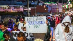 Maestros, organizaciones y ciudadanos marchan por la paz en Chiapas