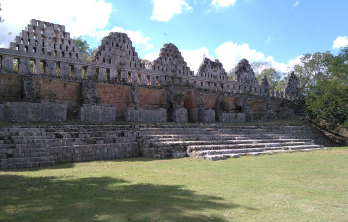 El INAH anunció que las áreas de visita de El Palomar se abrieron al público en la zona arqueológica de Uxmal, Yucatán, en el marco de las obras del Tren Maya. (Erudito081194/CC ASA 4.0 Wikimedia)