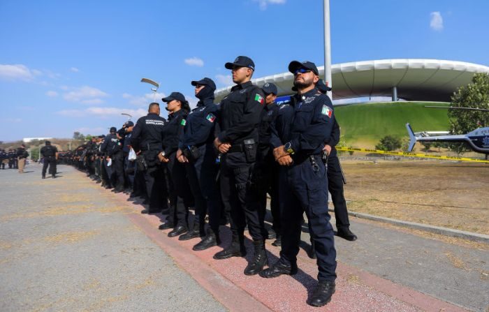 Una foto de archivo de policías mexicanos el 28 de mayo de 2023 en Zapopan, México. (Agustin Cuevas/Getty Images)