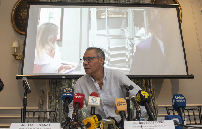 Jorge Glas (C), exvicepresidente de Ecuador durante el mandato presidencial de Rafael Correa, en una fotografía de archivo. (EFE/Mauricio Torres)