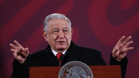 López Obrador inaugura carretera en Oaxaca tras 15 años de construcción