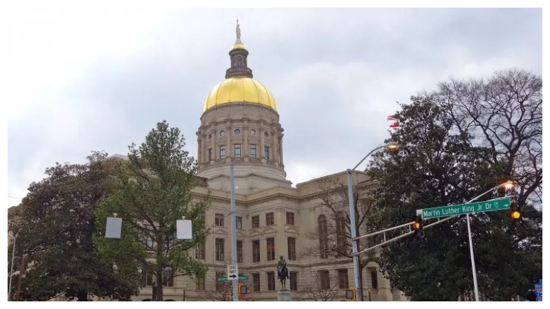 El edificio del Capitolio del Estado de Georgia en Atlanta, ornamentado con pan de oro de Dahlonega, Ga. (Mary Silver/The Epoch Times)