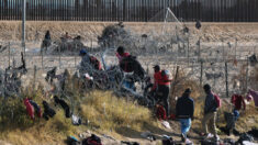 Migrantes saturan la frontera norte pese a la reciente visita de la delegación de EE.UU.
