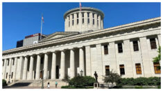 Senado de Ohio vota a favor de prohibir procedimientos de género a menores