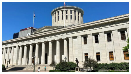 Senado de Ohio vota a favor de prohibir procedimientos de género a menores