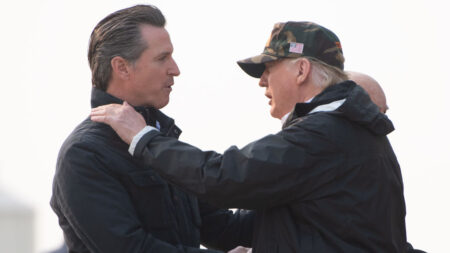 Gavin Newsom responde a los esfuerzos por bloquear a Trump en las urnas de California