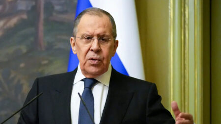 Armenia pone en peligro su soberanía al coquetear con la OTAN, advierte Lavrov de Rusia