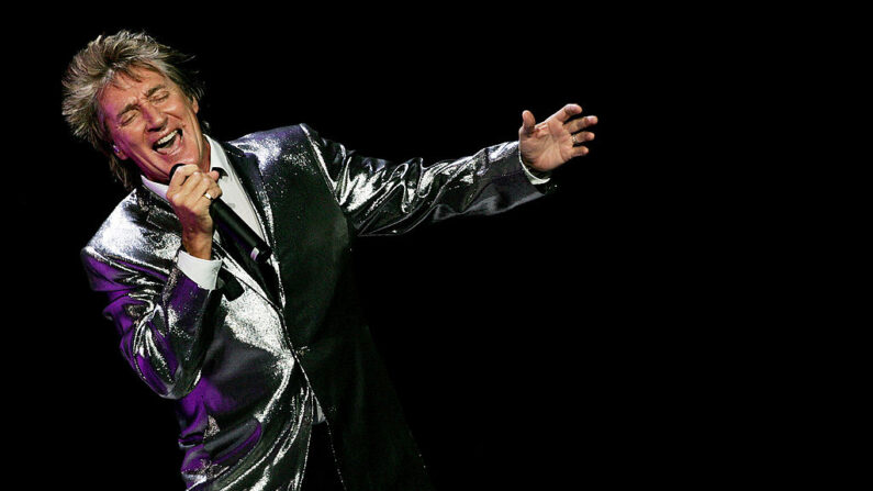 El cantante Rod Stewart actúa en el escenario del Acer Arena el 26 de febrero de 2008 en Sydney, Australia. (Lisa Maree Williams/Getty Images)