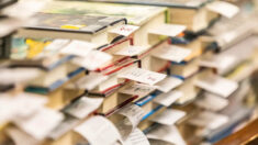 Distrito escolar de California aprueba un proceso de selección de libros con contenido sexual explícito