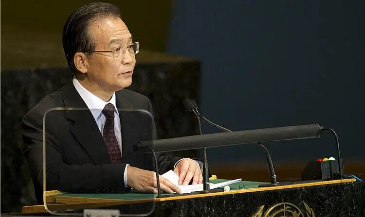 El Primer Ministro de China, Wen Jiabao, pronuncia su discurso durante la Cumbre de los Objetivos de Desarrollo del Milenio en las Naciones Unidas, en Nueva York, el 22 de septiembre de 2010. (Don Emmert/AFP/Getty Images)
