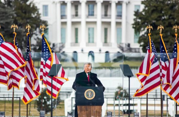 El presidente Donald Trump en un mitin de Save America en Washington el 6 de enero del 2021. (Lisa Fan/The Epoch Times)