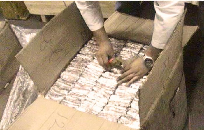 Una foto de archivo de un cargamento de un millón de pastillas de pseudoefedrina que la policía decomisó en el aeropuerto de Ciudad de México. (EFE/SSP) 