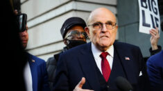 Cancelan programa de radio de Rudy Giuliani por hablar sobre elecciones presidenciales de 2020
