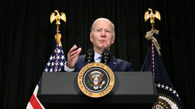 El presidente Joe Biden pronuncia un discurso sobre la liberación de rehenes de Gaza en Nantucket, Massachusetts, el 26 de noviembre de 2023. (Brendan Smialowski/AFP vía Getty Images)