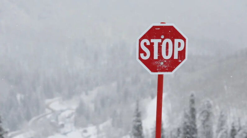 Debido a las fuertes nevadas, las carreras de la Copa Mundial de Esquí Alpino Audi FIS de descenso masculino se cancelaron en Beaver Creek, Colorado, el 1 de diciembre de 2023. (Alexis Boichard/Agence Zoom/Getty Images)
