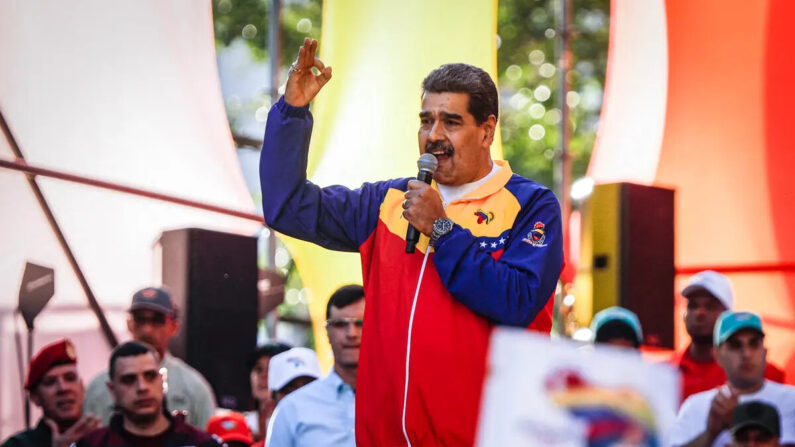 El líder de Venezuela, Nicolás Maduro, habla durante el cierre de campaña previo al referéndum para la defensa del territorio de Essequibo en Caracas, Venezuela, el 1 de diciembre de 2023. (Pedro Rances Mattey/AFP vía Getty Images)