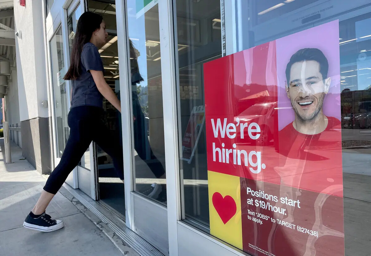 El salario mínimo en California aumentará a 16 dólares por hora en 2024