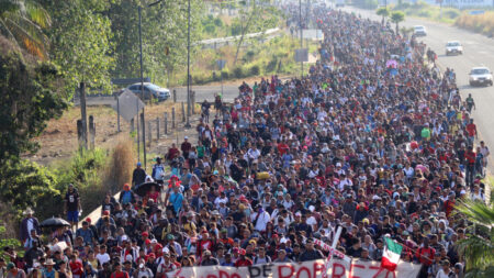 Caravana de m s de 10 000 migrantes ilegales parti de Tapachula