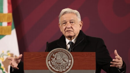 AMLO prepara iniciativa para acabar con los organismos autónomos al gobierno