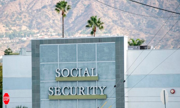 Un letrero afuera de un edificio de la Administración de la Seguridad Social de EE. UU. en Burbank, California, el 5 de noviembre de 2020. (Valerie Macon/AFP vía Getty Images)
