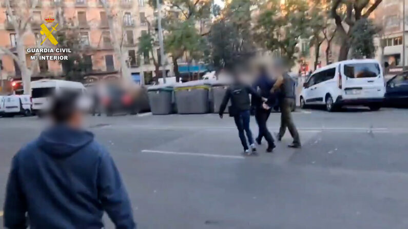 La Guardia Civil detiene al yihadista en Barcelona. Foto: Guardia Civil