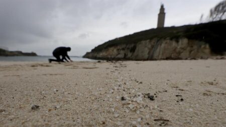 La contaminación por pellets en la costa norte española va ser física y química