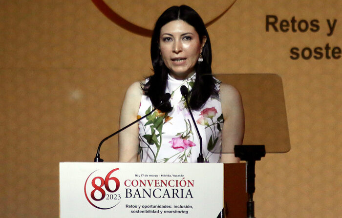 Fotografía de archivo fechada el 16 de marzo de 2023 que muestra a la gobernadora del Banco de México (Banxico), Victoria Rodríguez Ceja, durante la inauguración de la 86 Convención Bancaria en Mérida, estado de Yucatán, México. (EFE/Lorenzo Hernández)