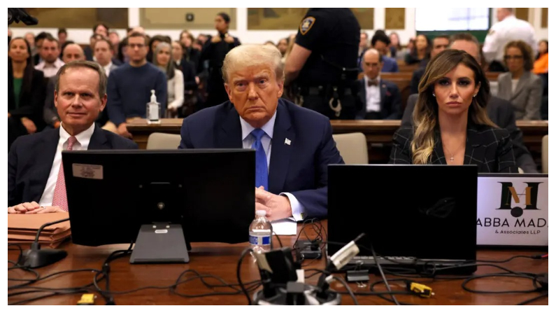 El expresidente Donald Trump sentado en la sala de la corte con los abogados Christopher Kise y Alina Habba durante su juicio por fraude civil en la Corte Suprema del Estado de Nueva York, en la ciudad de Nueva York, el 6 de noviembre del 2023. (Brendan McDermid-Pool/Getty Images)
